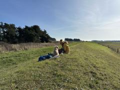 Lunch on the floodbank, just north of Princes